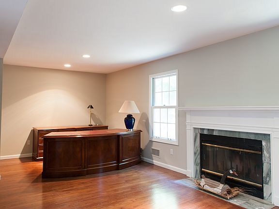 5th image of 24 Glenbrooke Dr
