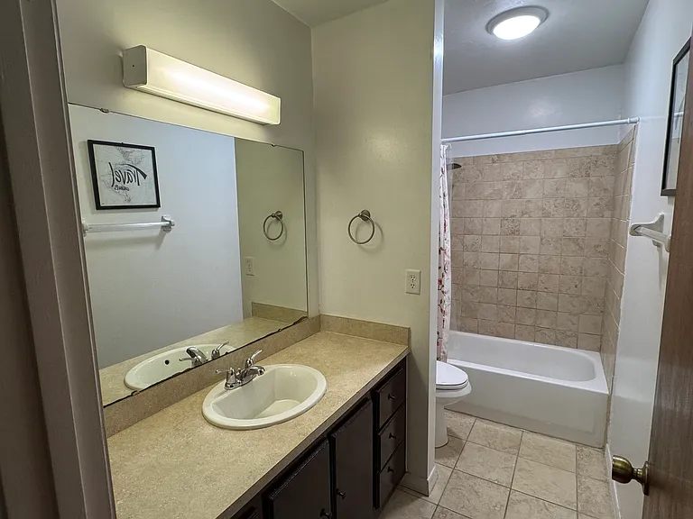 4411 SW 34th St #301 — Photo 16