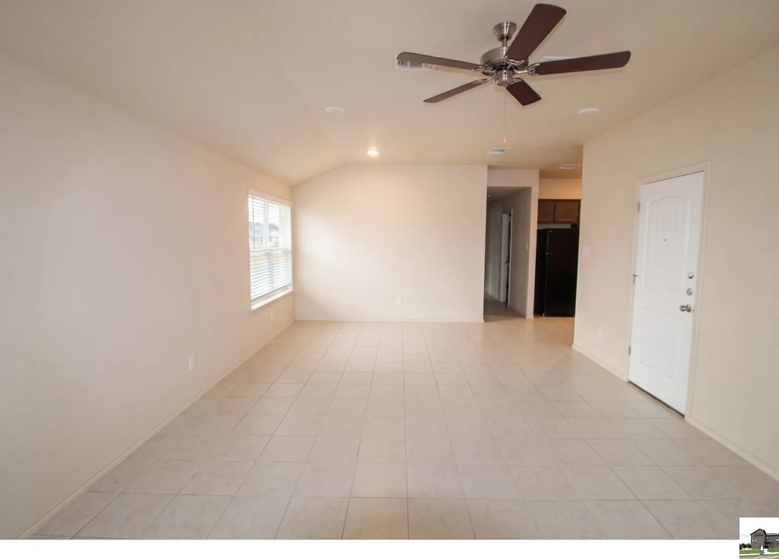 3 bed, 2.0 bath, 1250 sqft, $1,350 — Photo 2