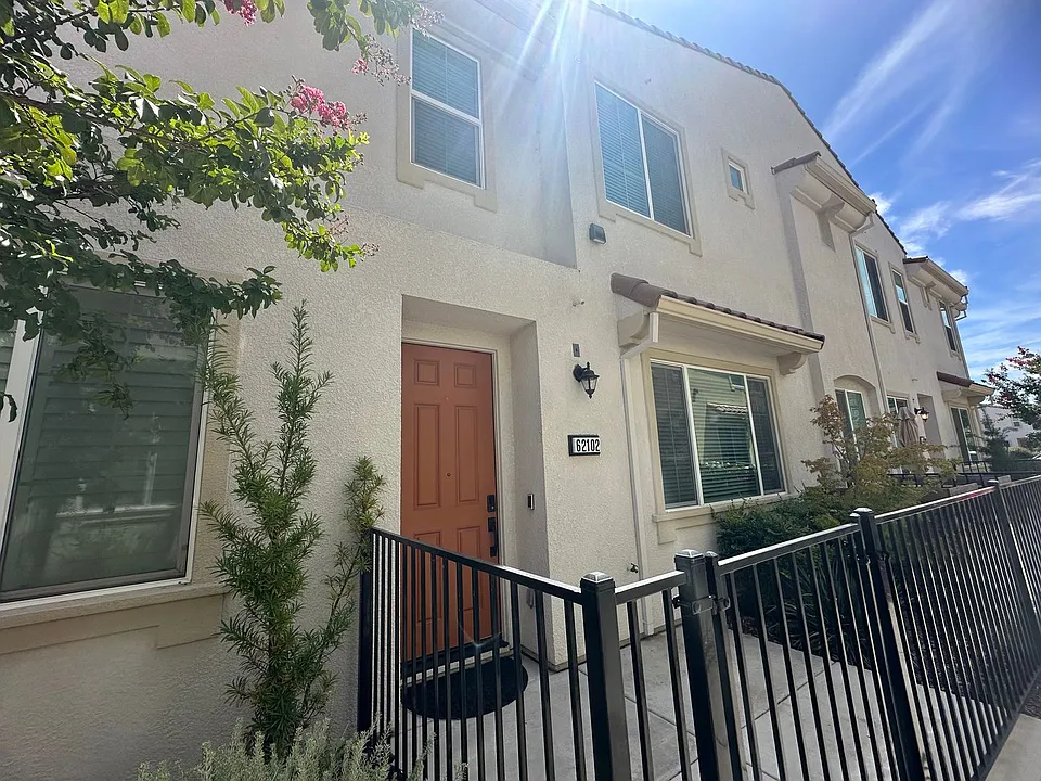 5301 E Commerce Way #62102