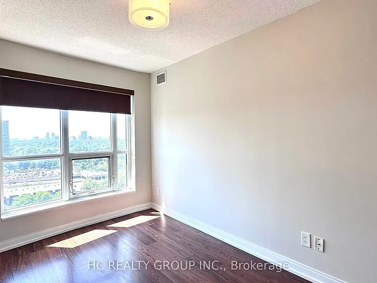 181 Village Green Sq #1415 — Photo 7