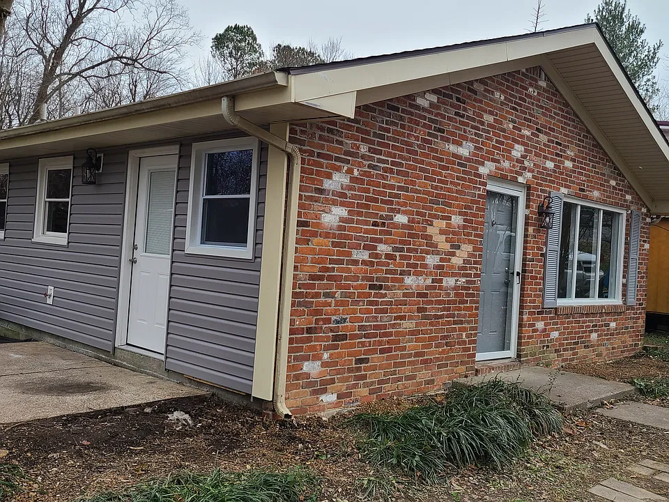 348 Pepper Ln
