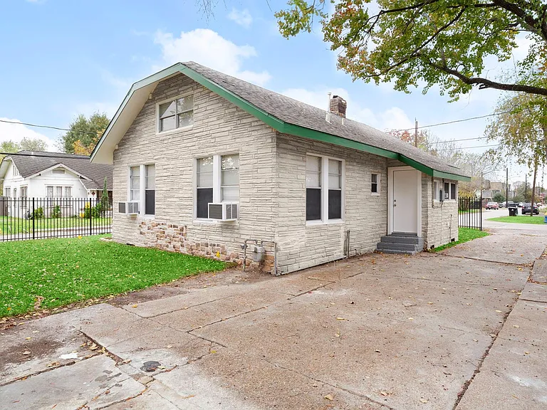 5001 McKinney St — Photo 6