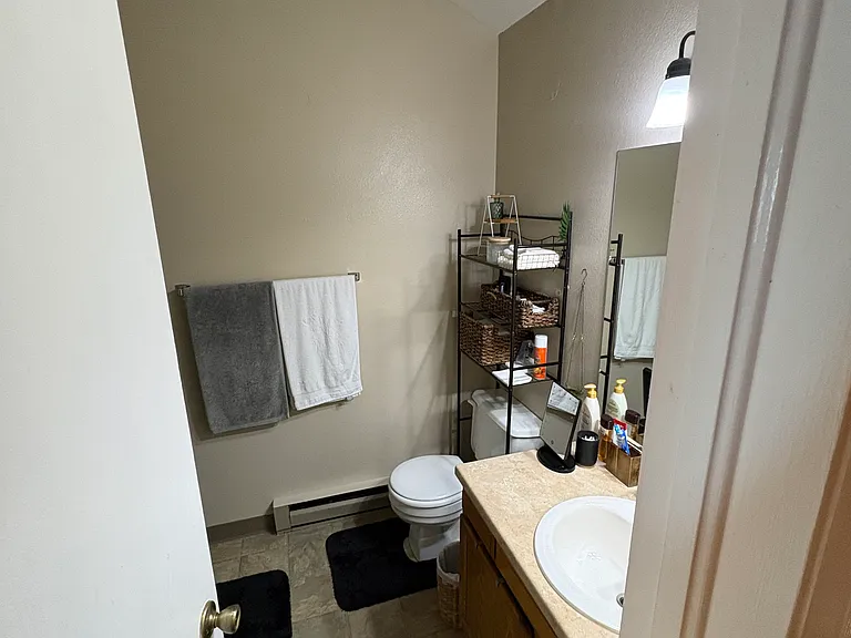 880 N 17th St #D — Photo 2