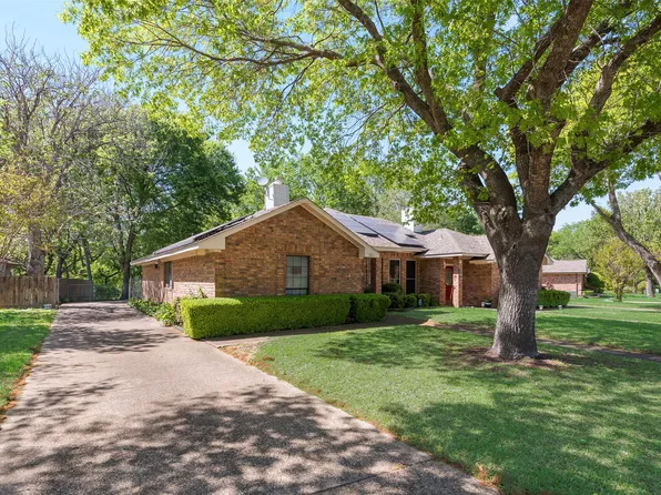 221 Avalon Dr, Desoto, TX 75115