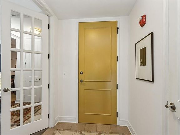 3rd image of 4528 Belleview Ave APT 301