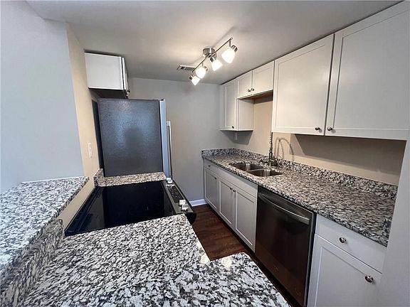 5th image of 1001 Park Hill Dr #B5