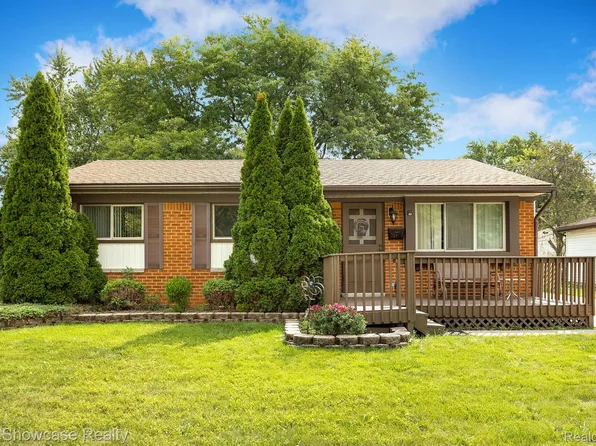 31801 Lynne Dr, Rockwood, MI 48173