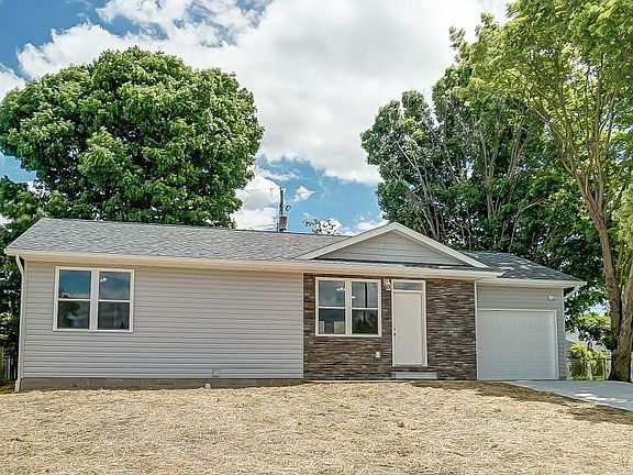 2nd image of 212 Sherwood Dr