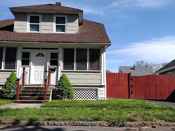 2nd image of 47 Davenport St