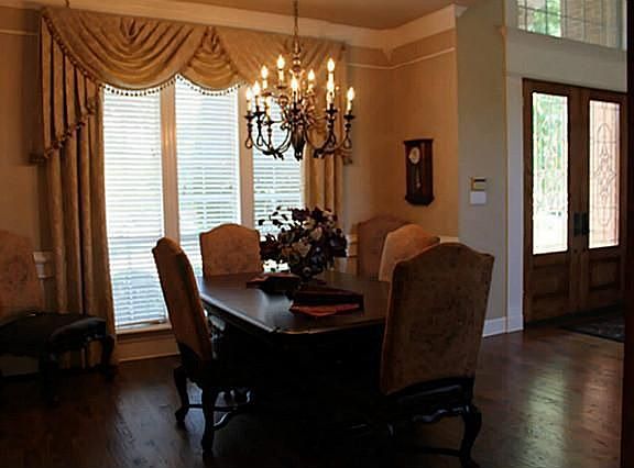 4th image of 805 Aberdeen Way