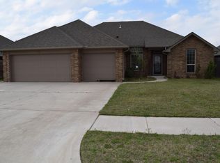 1013 SW 14th St, Moore, OK 73160