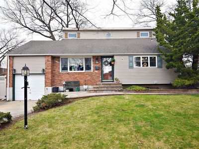 11 10th Avenue, Farmingdale, NY, 11735
