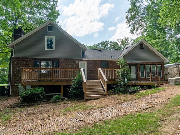 5th image of 2204 Fox Glen Dr