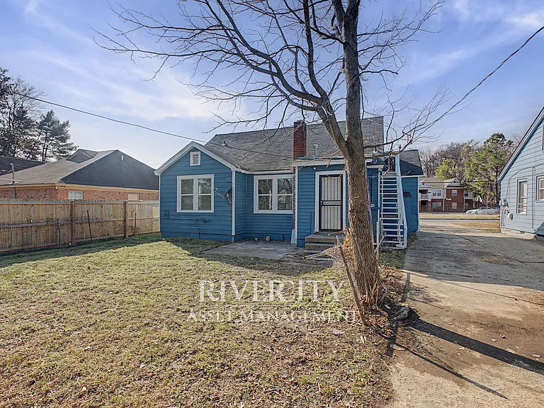 1052 National St — Photo 4