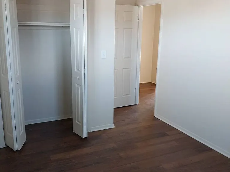 Central location | Lots of natural light — Photo 8