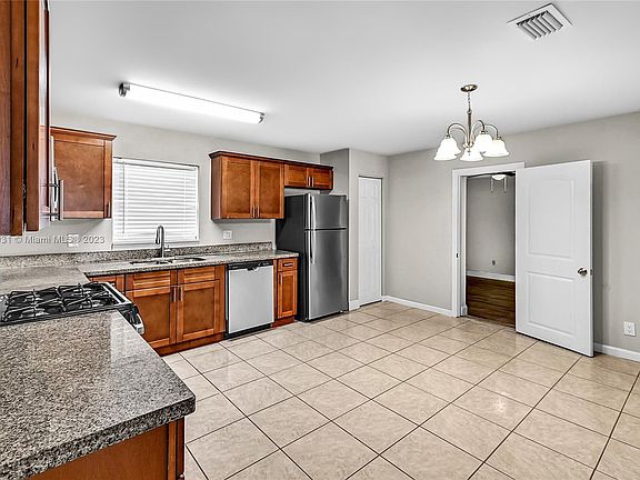 5th image of 7358 Willow Springs Cir S