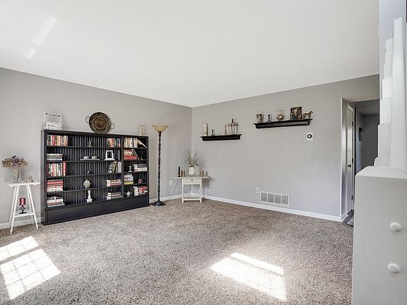 3rd image of 7792 Farm Hill Dr