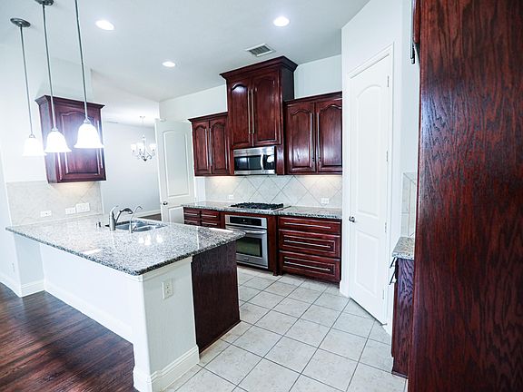 5th image of 10529 Chaucer Hill Ln