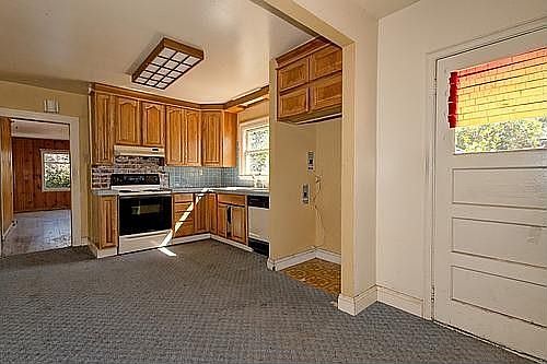3rd image of 23098 Mansfield Ave