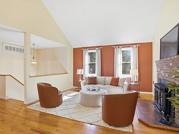 3rd image of 165 Rice Ave