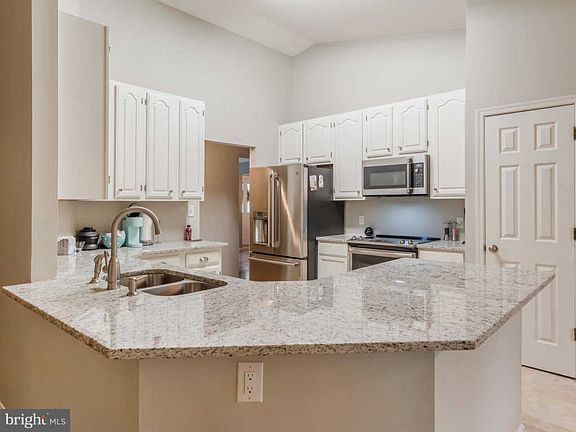 5th image of 10115 Fullerton Ct