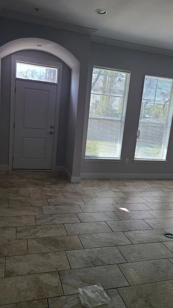 3 bed, 3.5 bath, 2201 sqft, $2,600 — Photo 3