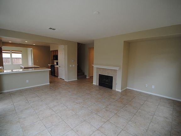 4th image of 27182 Delphinium Ave