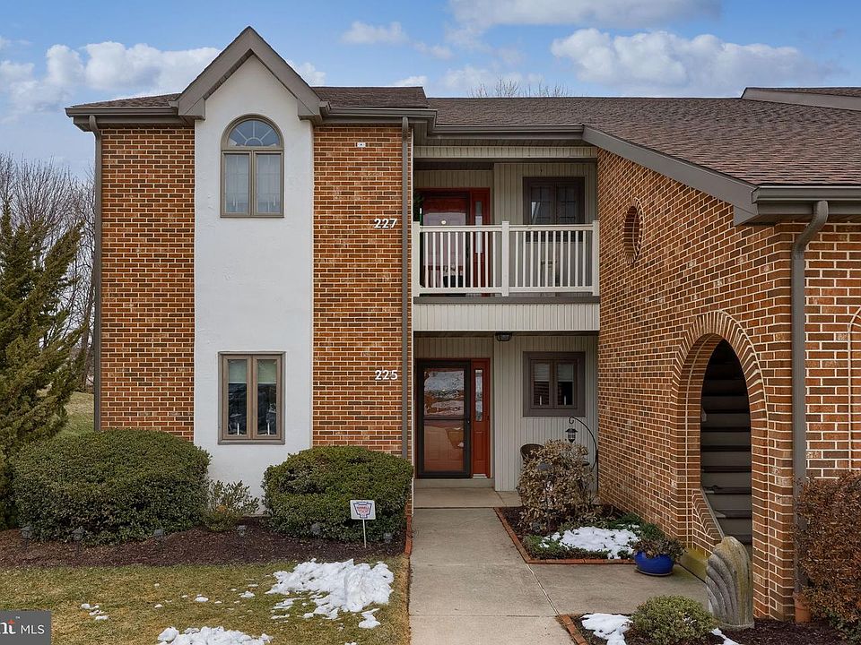 1st image of 225 Black Oak Dr
