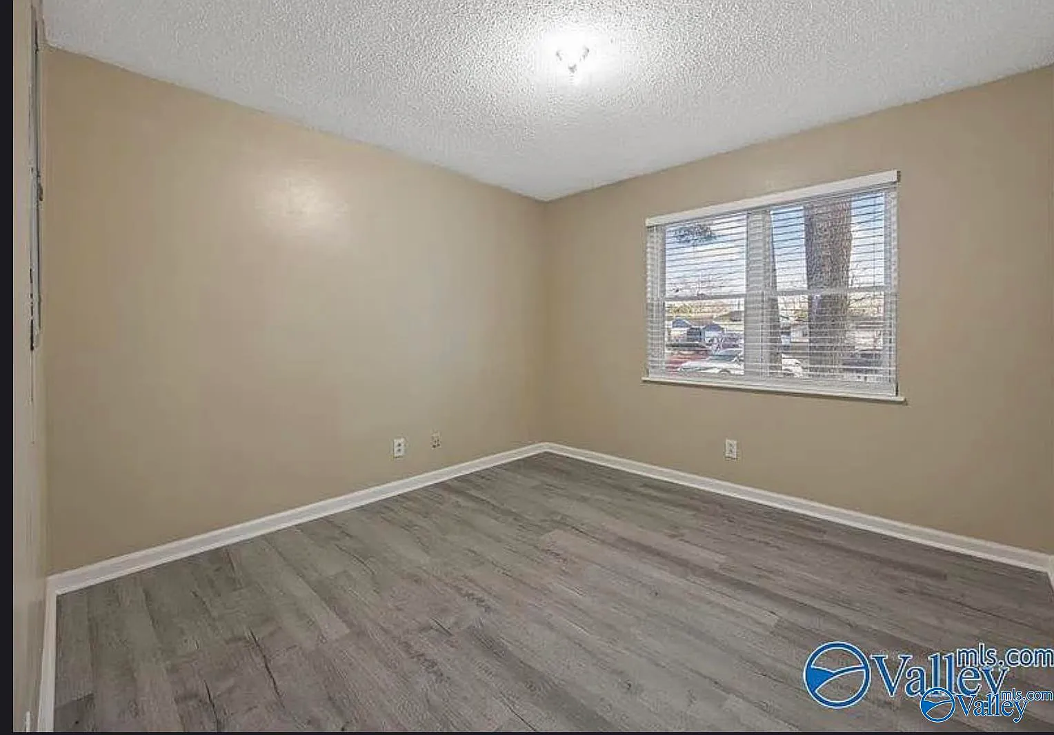 3 bed, 2.0 bath, 1100 sqft, $1,200 — Photo 3
