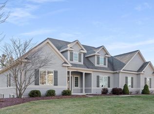275 Settlers Cir, Sheboygan falls, WI