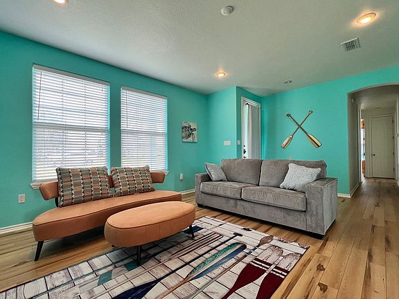 5th image of 308 E Pompano