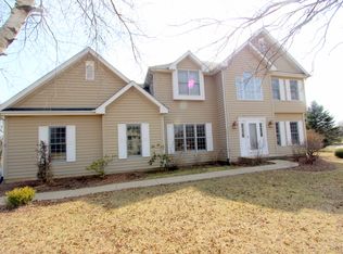 8409 Cheshire Ct, Woodstock, IL 60098