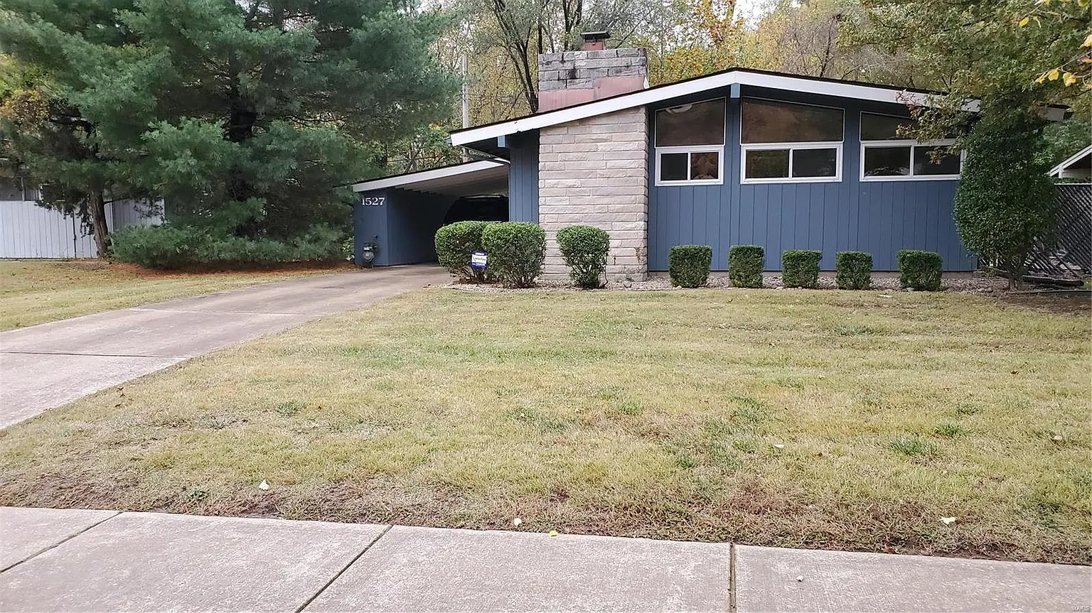 1527 Ridgewood Dr photo 1