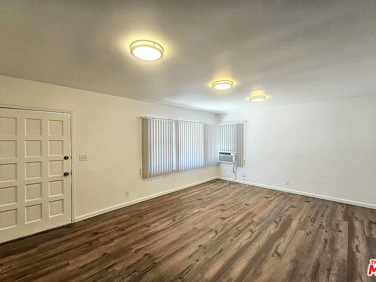 1341 N Keystone St — Photo 4