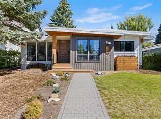 6236 S Longmoor Way SW, Calgary, AB T3E5Z7