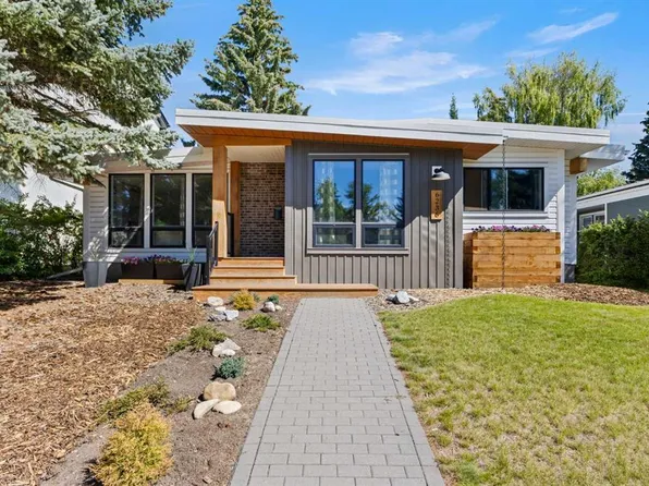 6236 S Longmoor Way SW, Calgary, AB T3E 5Z7