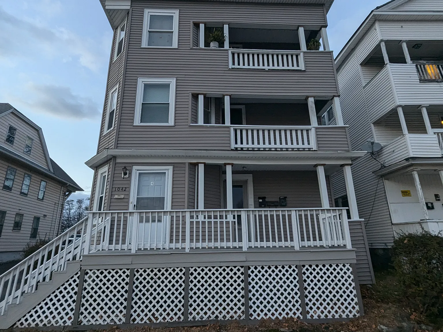 2 bed, 900 sqft, $1,900 — Photo 1