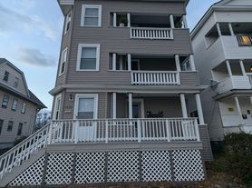 1042 Main St, Worcester, MA