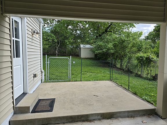 3rd image of 534 W Woodbine Ave