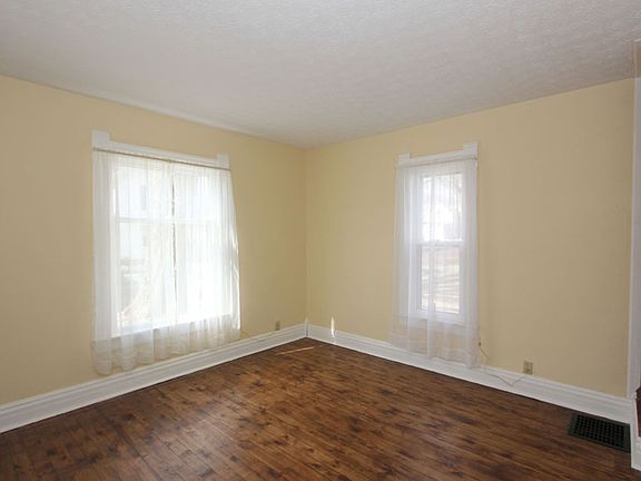 3rd image of 401 E Hamtramck St