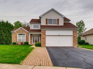 221 Marcella Ln, West Chicago, IL 60185