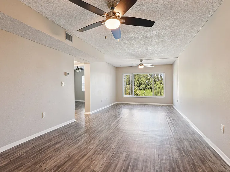 Sand Cove Apartments — Photo 8