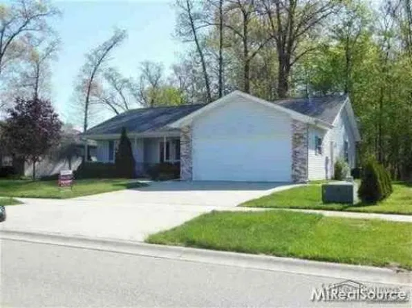 9525 Rachel Rd, Algonac, MI 48001