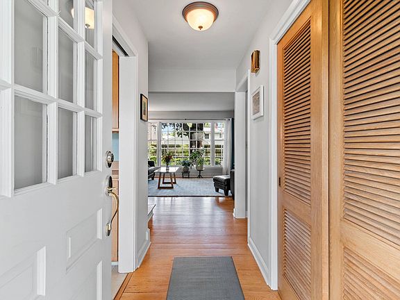 5th image of 1049 Kalfahs St