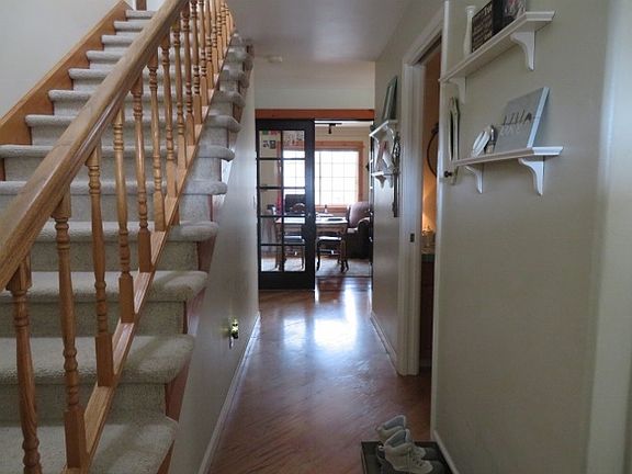 3rd image of 140 Cottonwood Ct