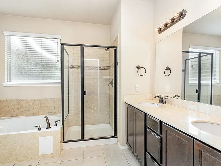 208 Whitman Dr — Photo 25