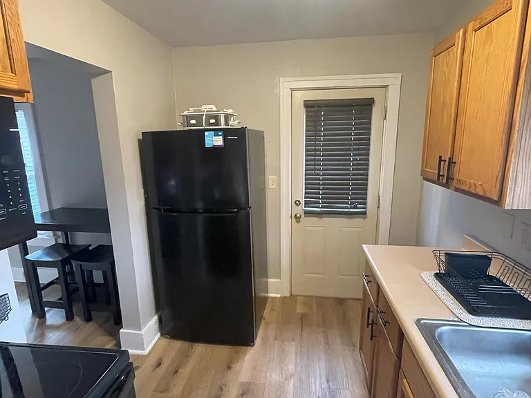 1505 S Sherman Ave — Photo 6