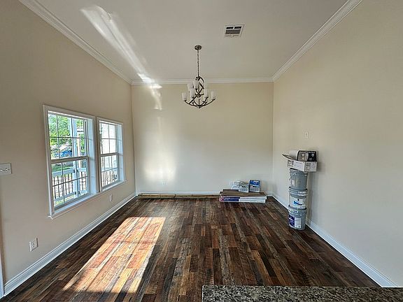 4th image of 810 Ditch Ave