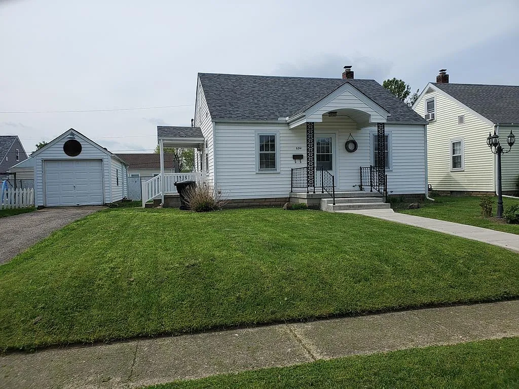 694 Beechwood St photo 1